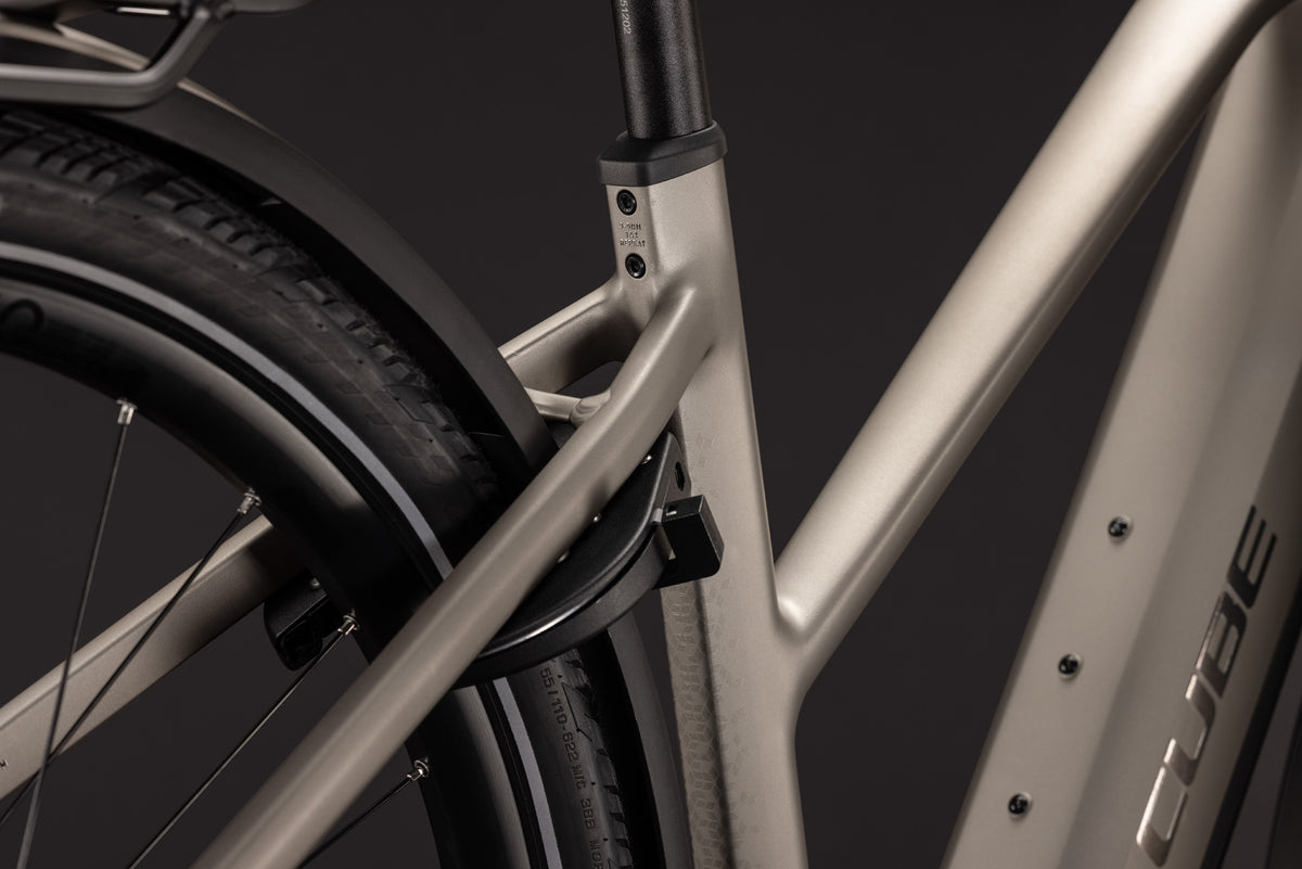 CUBE Kathmandu Hybrid SLX 800 Trapeze E-Trekkingrad 2027, Sattel und Sitzposition