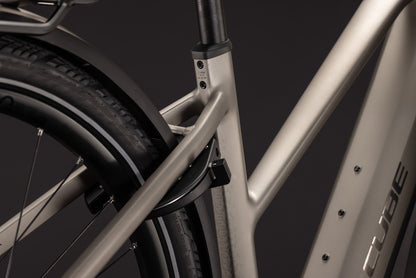CUBE Kathmandu Hybrid SLX 800 Trapeze E-Trekkingrad 2027, Sattel und Sitzposition