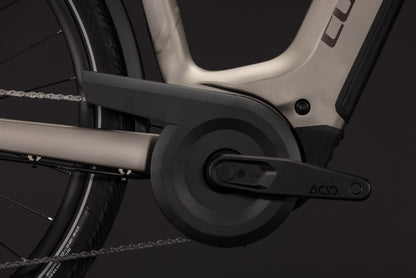 CUBE Kathmandu Hybrid SLX 800 Easy Entry E-Trekkingrad 2027, Sattel und Sitzposition