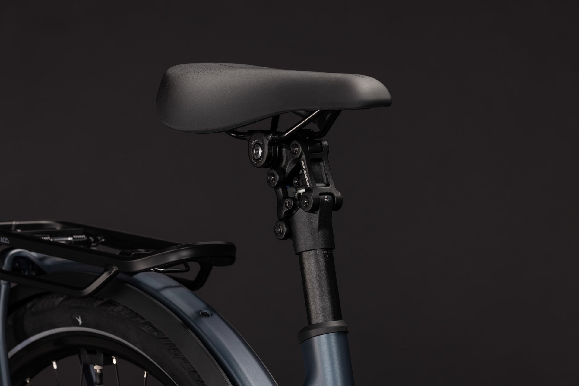 CUBE Kathmandu Hybrid Deluxe SLX 800 Easy Entry E-Trekkingrad 2027, Sattel und Sitzposition