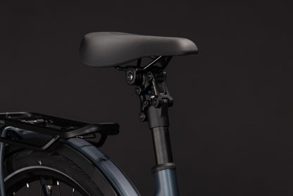 CUBE Kathmandu Hybrid Deluxe SLX 800 Easy Entry E-Trekkingrad 2027, Sattel und Sitzposition