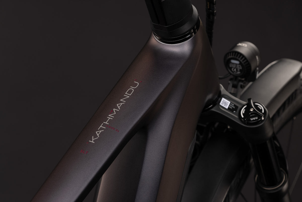 CUBE Kathmandu Hybrid SLT 800 E-Trekkingrad 2027, Cockpit und Lenker