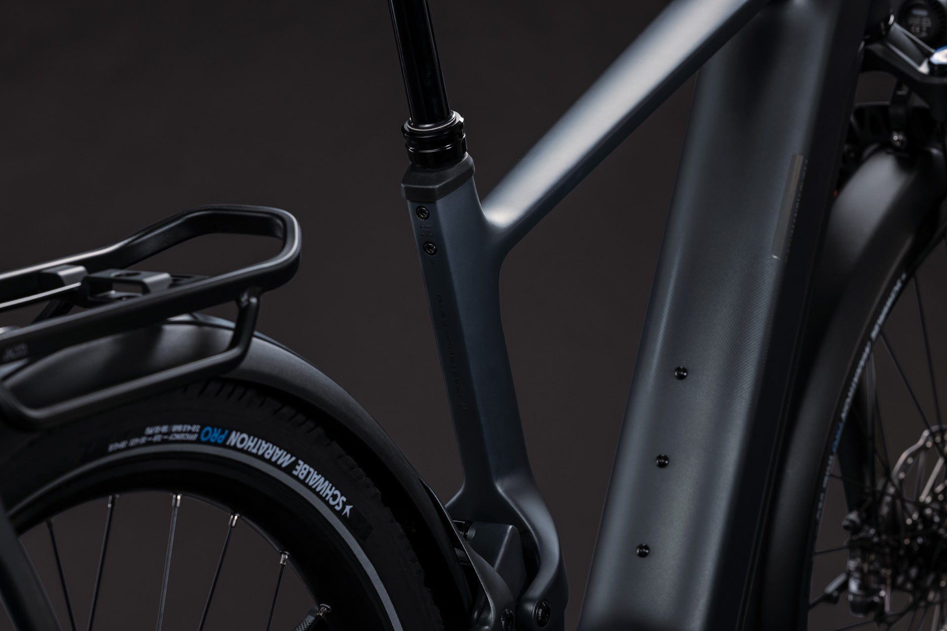 CUBE Kathmandu Hybrid ONE11 HPC SLX 800 E-Trekkingrad 2027, Sattel und Sitzposition