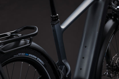CUBE Kathmandu Hybrid ONE11 HPC SLX 800 E-Trekkingrad 2027, Sattel und Sitzposition