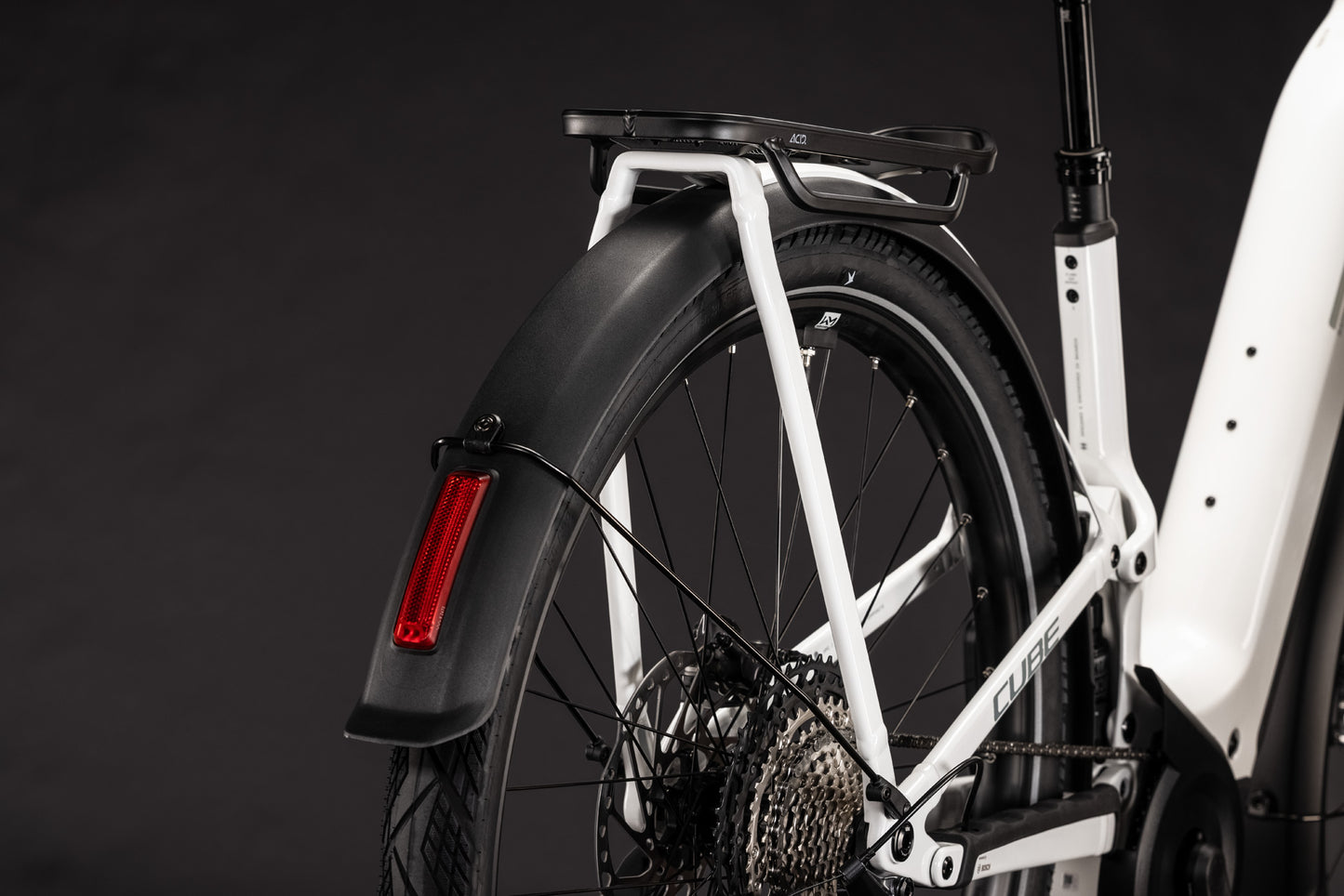 CUBE Kathmandu Hybrid ONE11 HPC SLX 800 Easy Entry E-Trekkingrad 2027, Sattel und Sitzposition