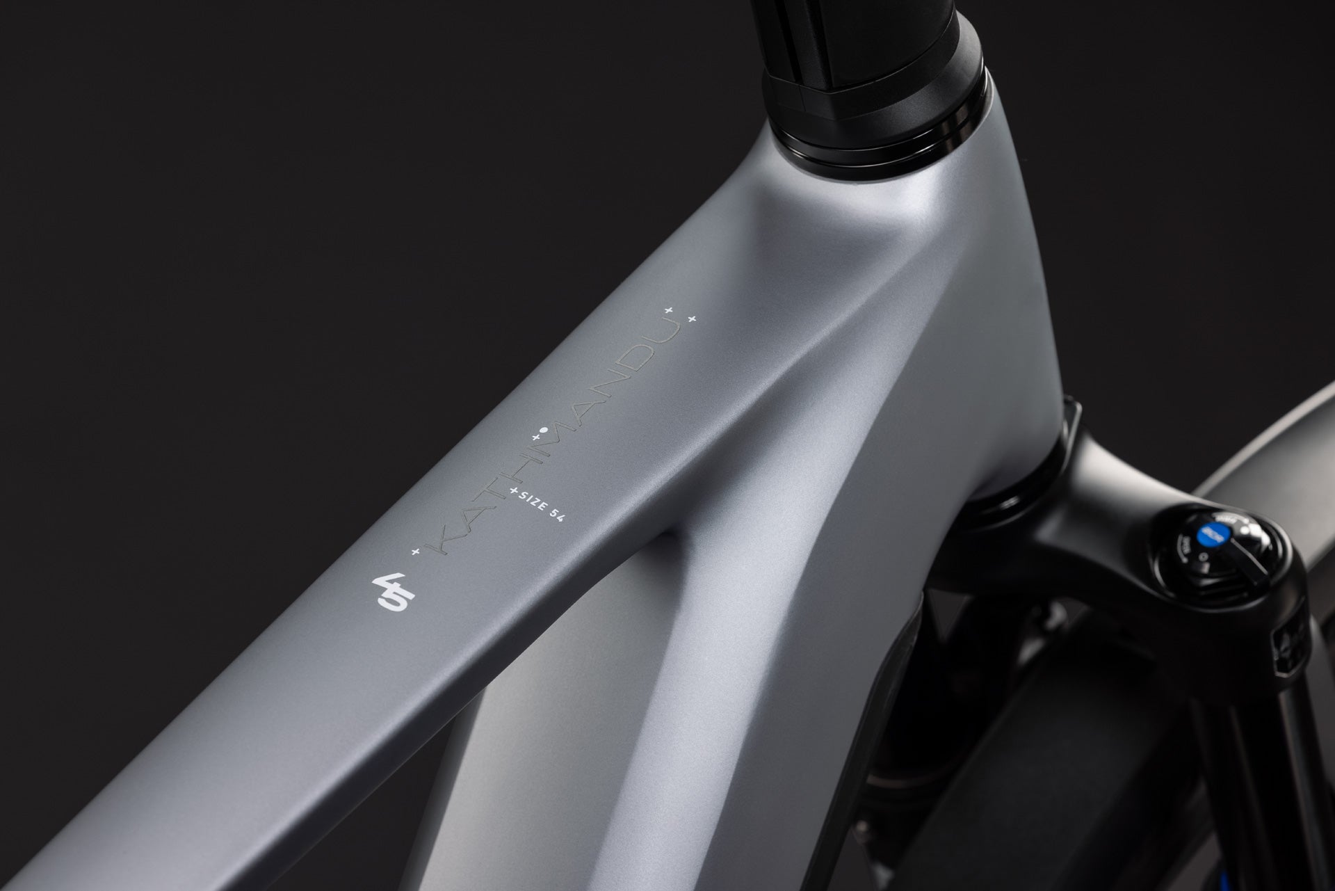 CUBE Kathmandu Hybrid 45 800 E-Trekkingrad 2027, Cockpit und Lenker