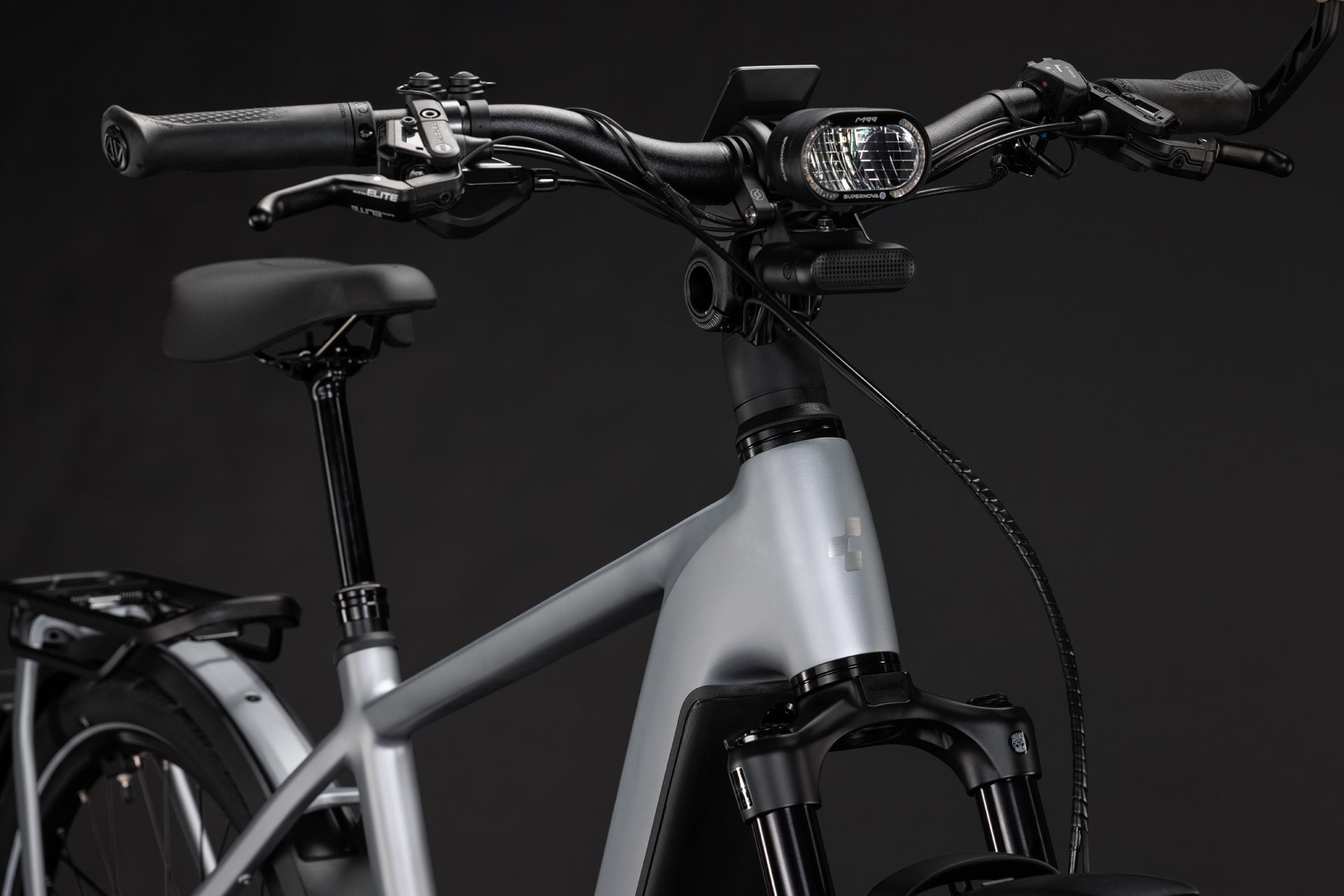 CUBE Kathmandu Hybrid 45 800 E-Trekkingrad 2027, Sattel und Sitzposition