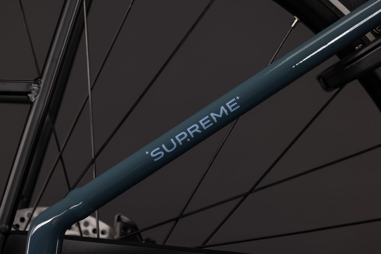 CUBE Supreme Hybrid Comfort ONE 600 Easy Entry E-Cityrad 2027, Sattel und Sitzposition