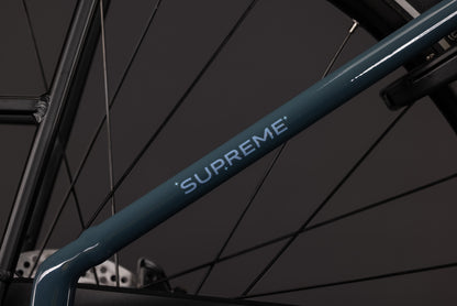 CUBE Supreme Hybrid Comfort ONE 600 Easy Entry E-Cityrad 2027, Sattel und Sitzposition