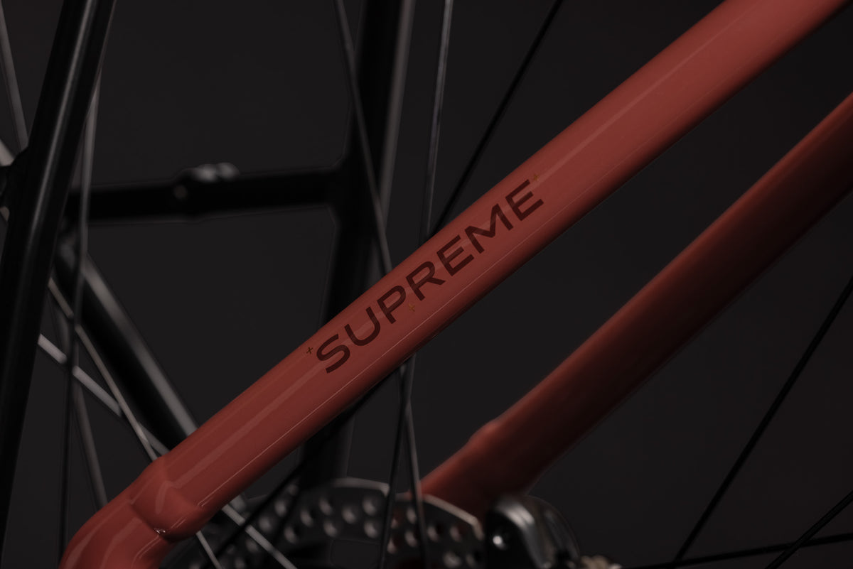 CUBE Supreme Hybrid Comfort Pro 600 Easy Entry E-Cityrad 2027, Sattel und Sitzposition