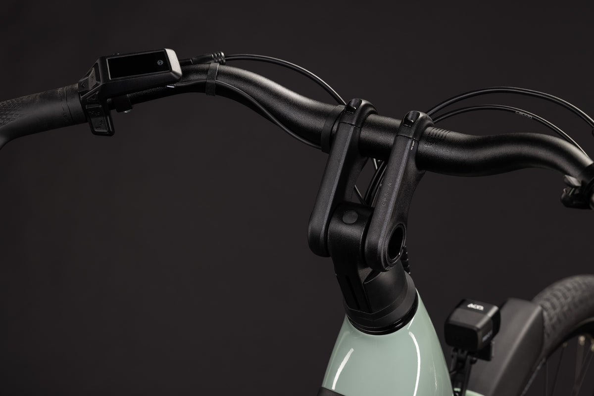 CUBE Supreme Hybrid Deluxe ONE 600 Easy Entry E-Cityrad 2027, Cockpit und Lenker
