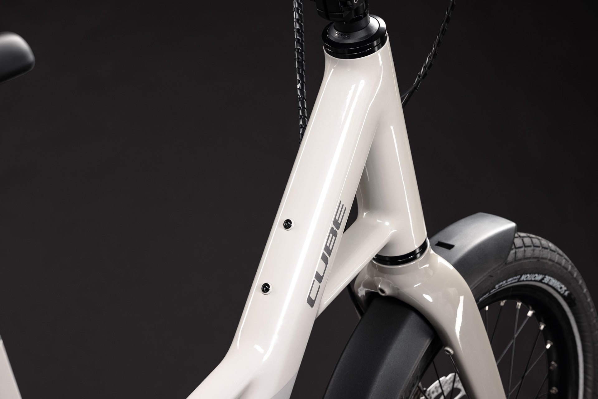 CUBE Compact Hybrid 540 E-Kompaktrad 2027, Cockpit und Lenker