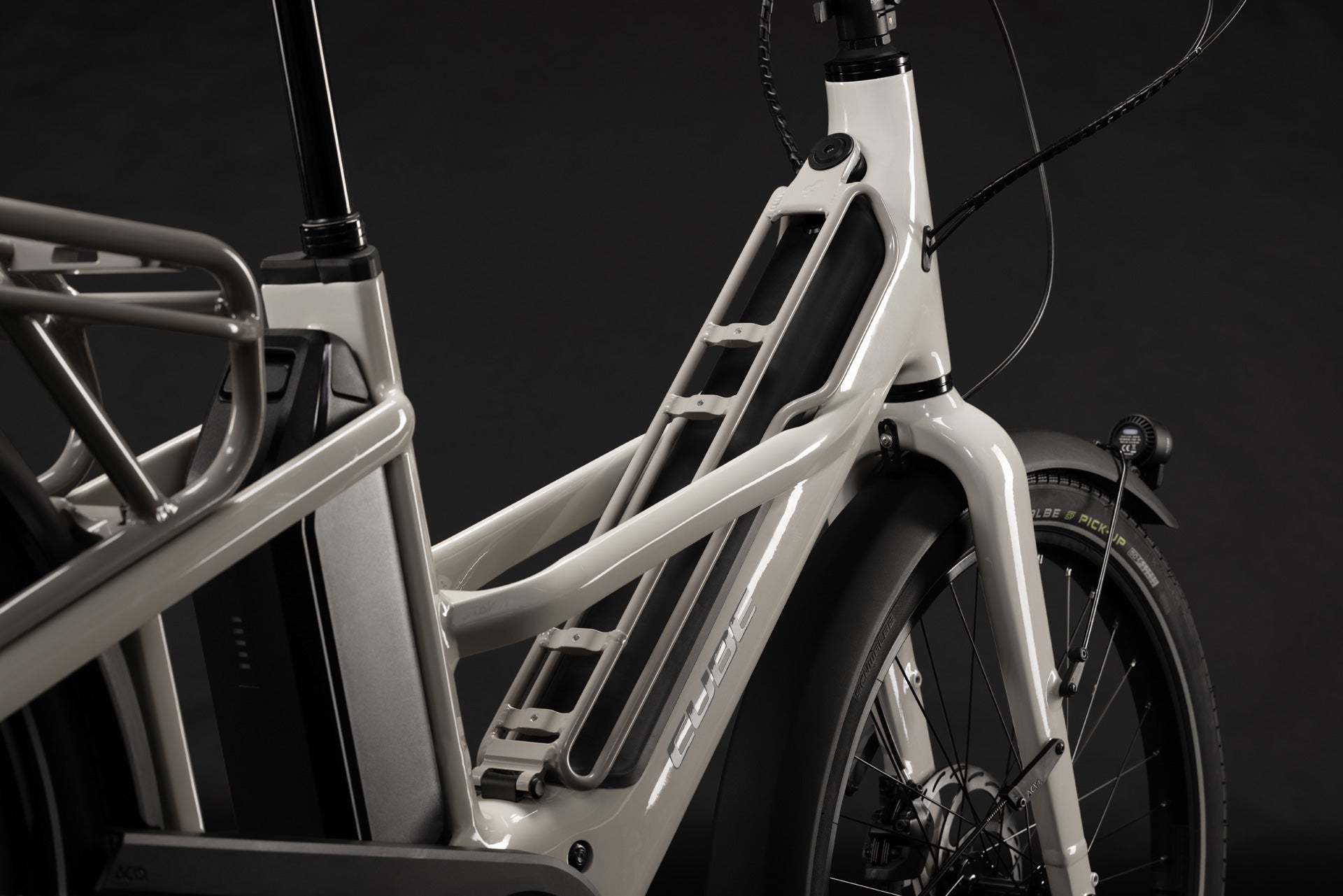 CUBE Longtail Hybrid 800 E-Lastenrad 2027, Sattel und Sitzposition