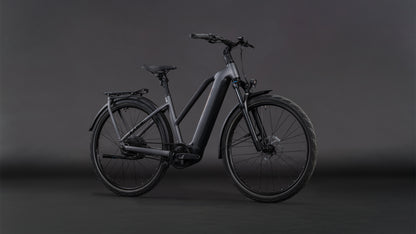 Produktbild: Cube Kathmandu Hybrid Comfort Pro 800 slabgrey´n´black, Schrägansicht (schwarzer Hintergrund)