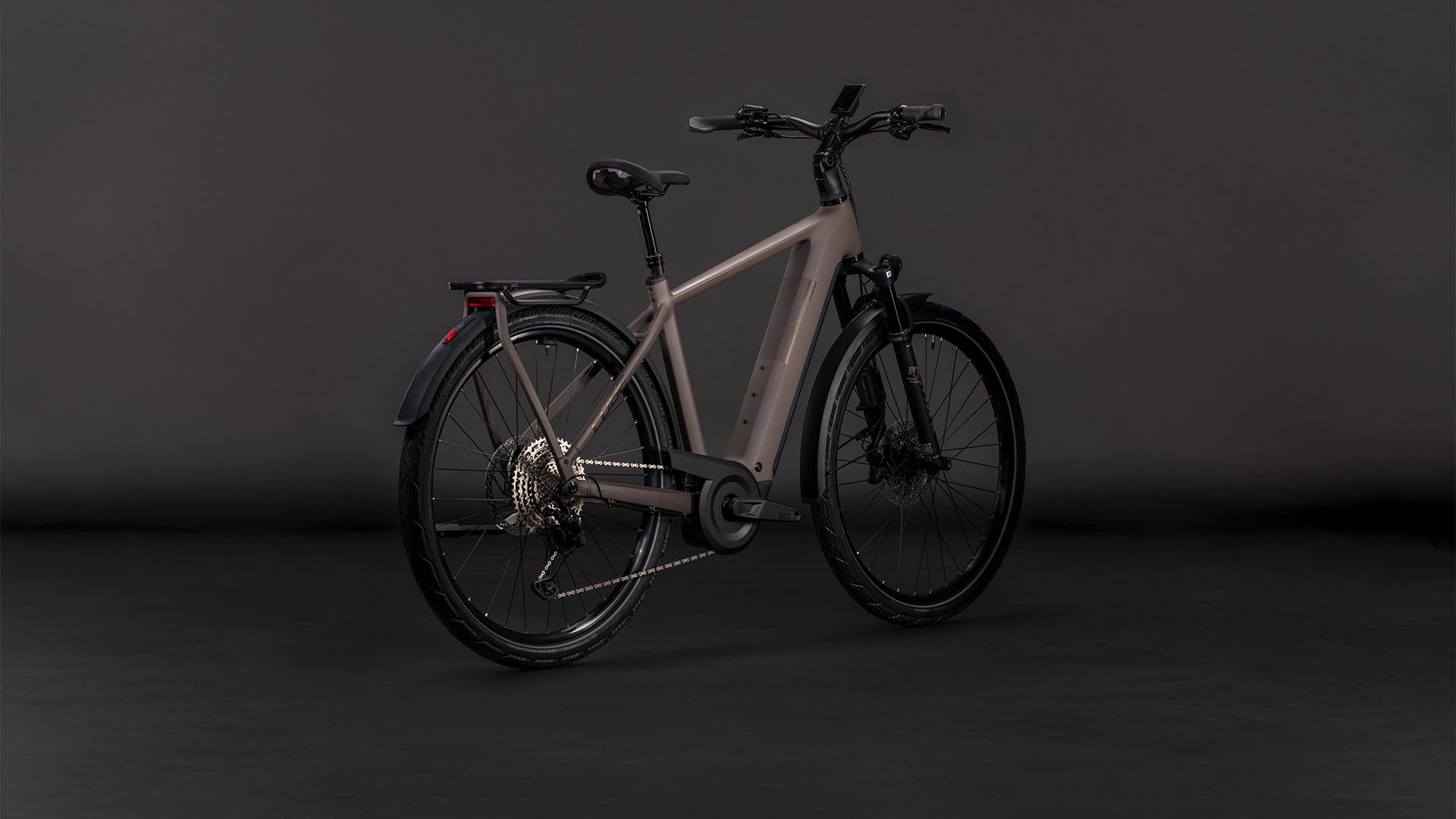 Produktbild: Cube Kathmandu Hybrid EXC 800 cedar´n´chrome, Schrägansicht (schwarzer Hintergrund)
