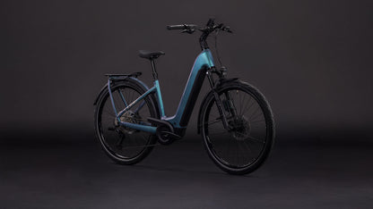 Produktbild: Cube Kathmandu Hybrid EXC 800 smaragdgrey´n´prism, Schrägansicht (schwarzer Hintergrund)