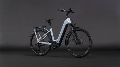 Produktbild: Cube Kathmandu Hybrid SLX 800 foggrey´n´grey, Schrägansicht (schwarzer Hintergrund)