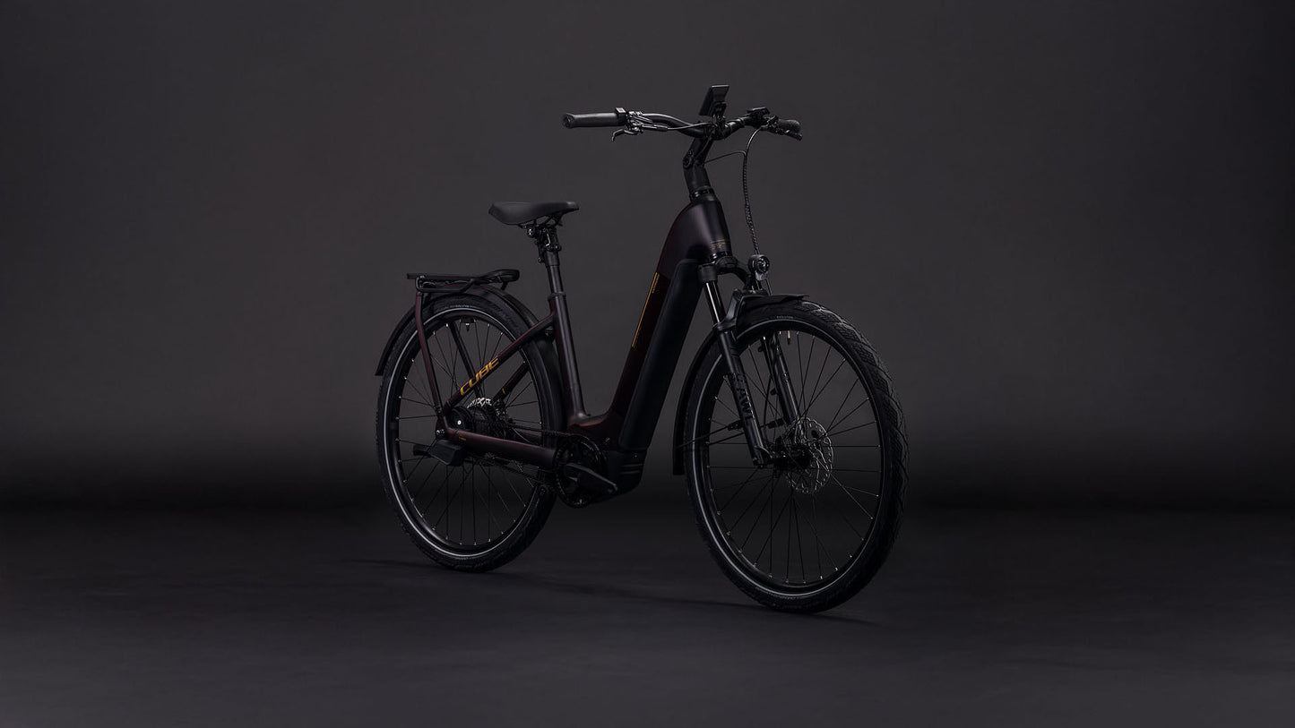 Produktbild: Cube Kathmandu Hybrid Comfort SLX 800 solareclipse´n´gold, Schrägansicht (schwarzer Hintergrund)