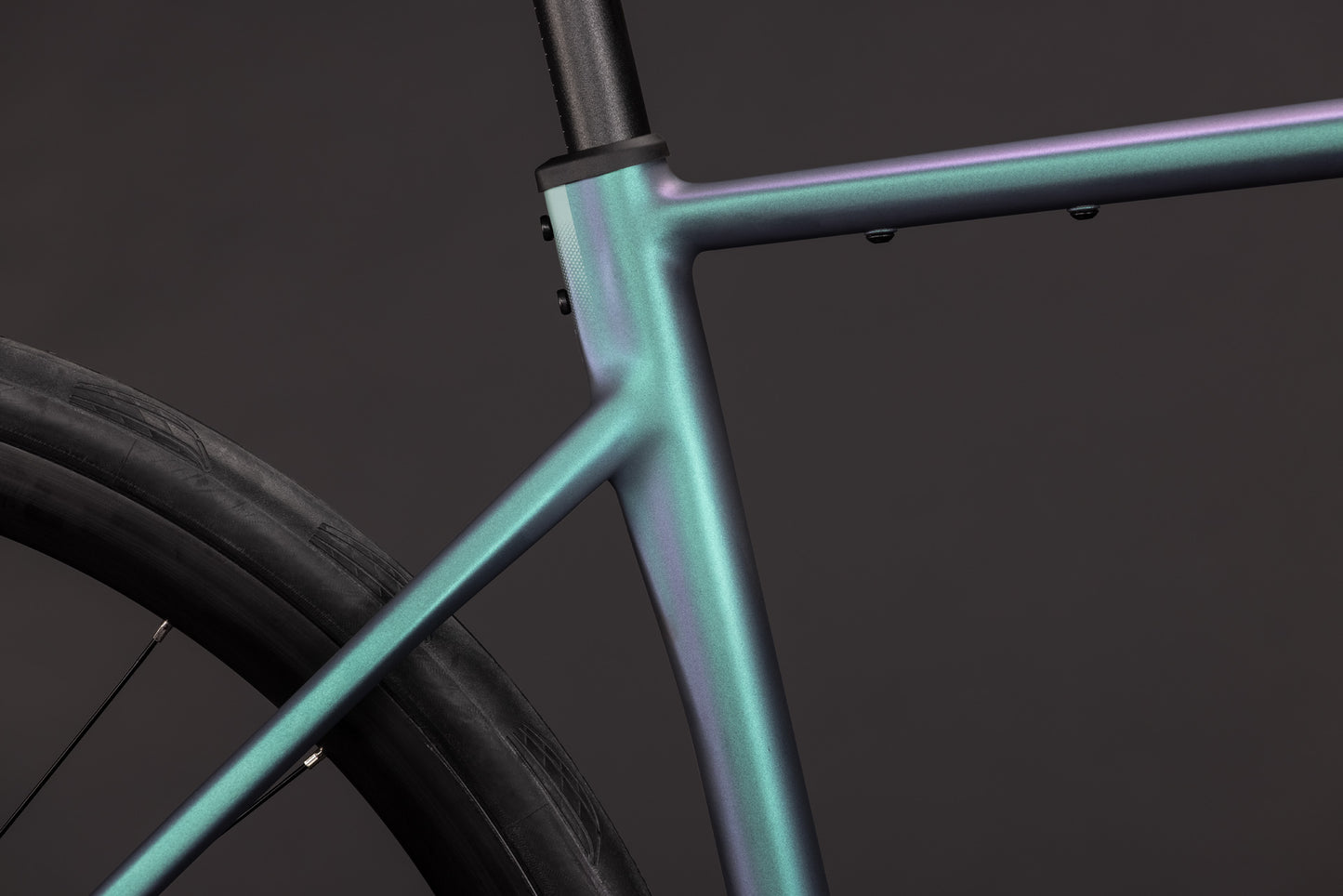 CUBE Attain Race Rennrad 2027, Sattel und Sitzposition
