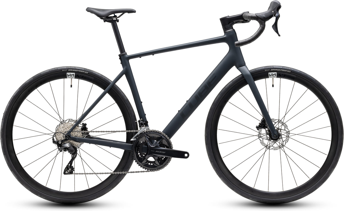 CUBE Attain SLX Rennrad 2027 in black und chrome, Seitenansicht