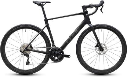 CUBE Attain C:62 Race Rennrad 2027 in carbon und coalchrome, Seitenansicht
