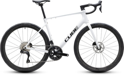 CUBE Attain C:62 SLX Rennrad 2027 in metallicwhite und black, Seitenansicht