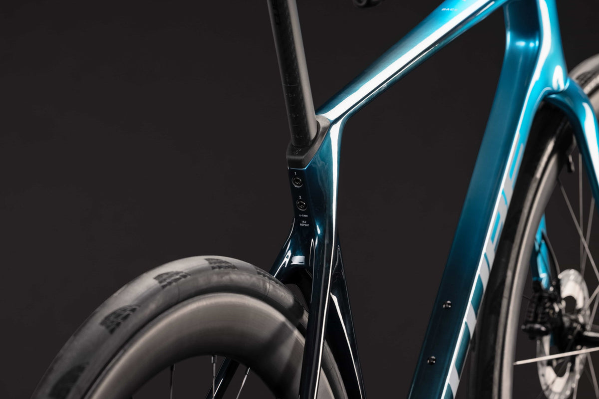 Cube Agree C:62 Race chromeblue´n´liquidblue 2027