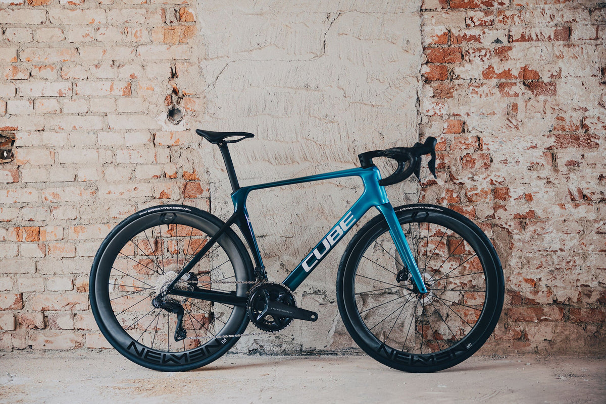 Cube Agree C:62 Race chromeblue´n´liquidblue 2027