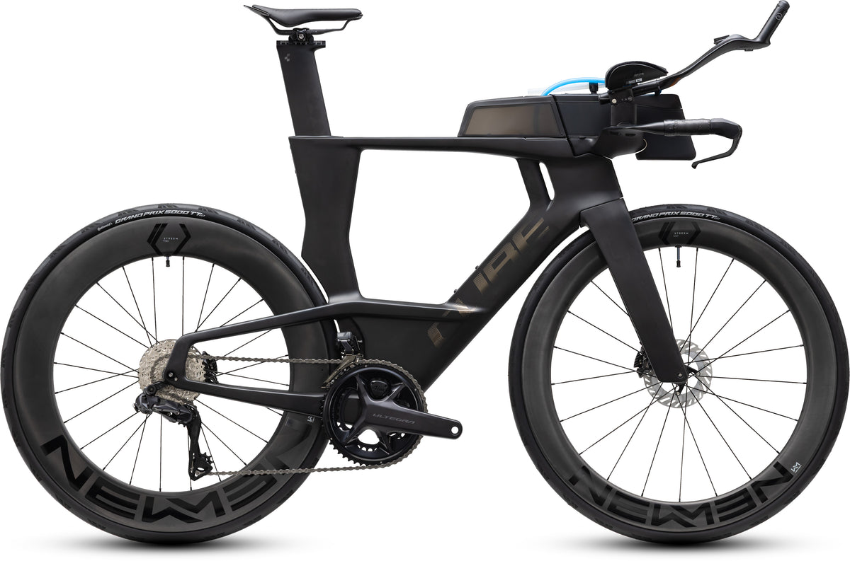 CUBE Aerium C:68X Race Zeitfahrrad 2027 in carbon und chrome, Seitenansicht