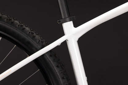 CUBE Aim ONE Mountainbike Hardtail 2027, Sattel und Sitzposition