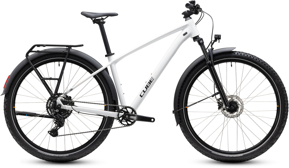 CUBE Aim ONE FE Mountainbike Hardtail 2027 in metallicwhite und black, Seitenansicht