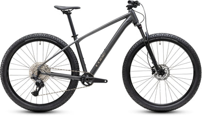 CUBE Aim SLX Mountainbike Hardtail 2027 in slateblack und chrome, Seitenansicht