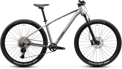 CUBE Reaction Pro Mountainbike Hardtail 2027 in platinum und black, Seitenansicht