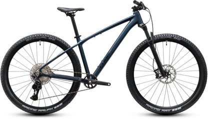 CUBE Reaction SLX Mountainbike Hardtail 2027 in navyblack und black, Seitenansicht