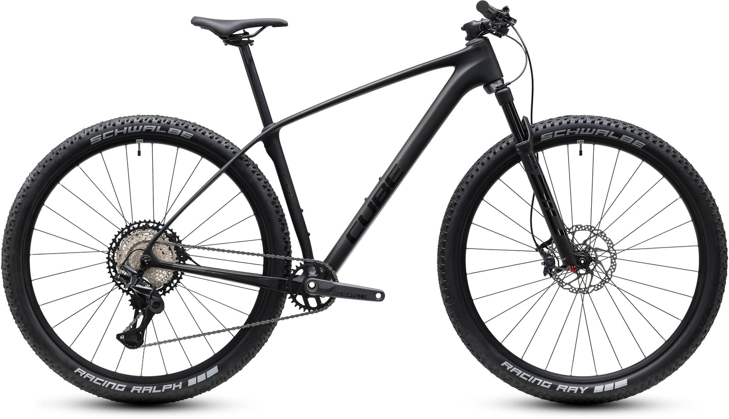 CUBE Reaction C:62 Pro Mountainbike Hardtail 2027 in blackline, Seitenansicht