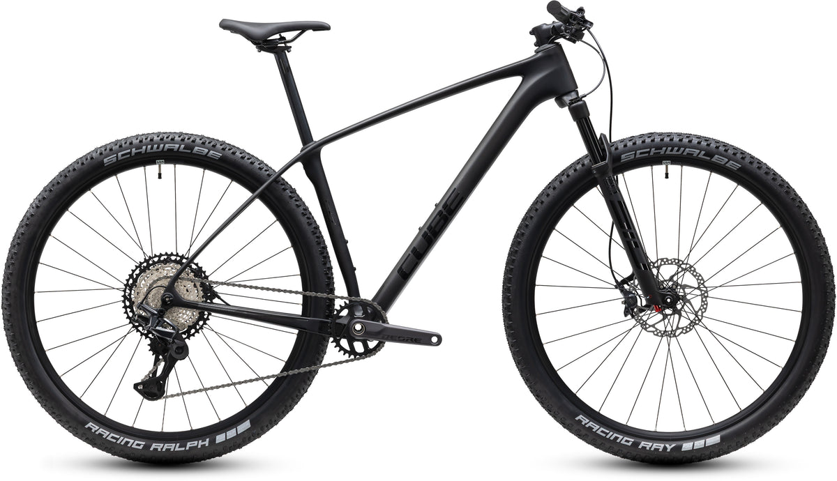 CUBE Reaction C:62 Pro Mountainbike Hardtail 2027 in blackline, Seitenansicht