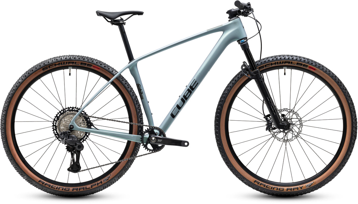 CUBE Reaction C:62 Race Mountainbike Hardtail 2027 in seagrey und black, Seitenansicht