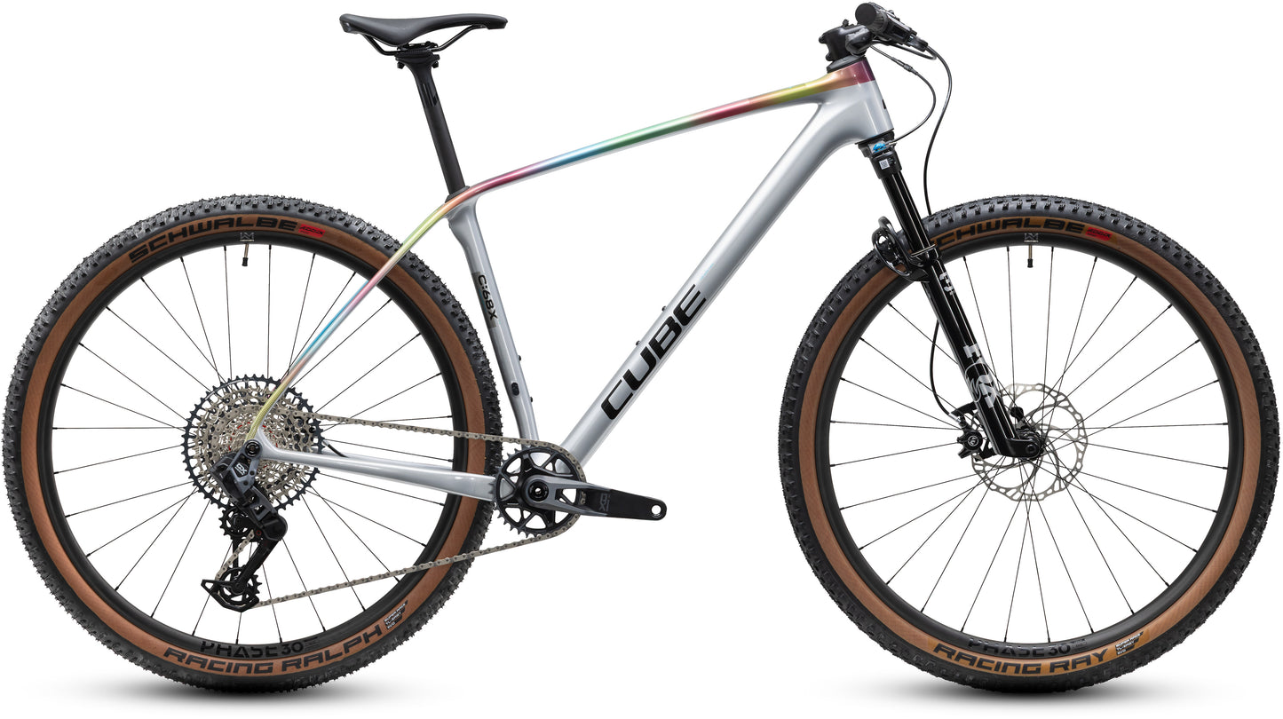 CUBE Reaction C:68X SLX Mountainbike Hardtail 2027 in silvergrey und softflow, Seitenansicht