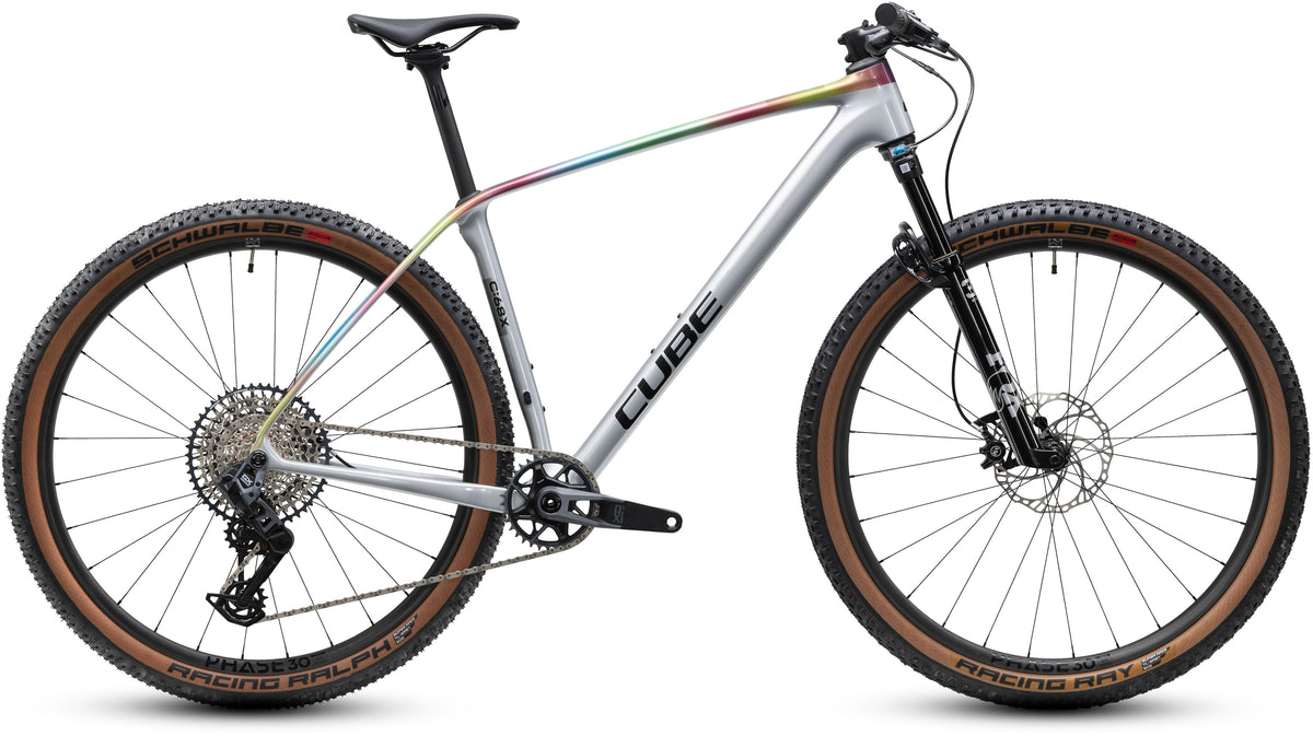 CUBE Reaction C:68X SLX Mountainbike Hardtail 2027 in silvergrey und softflow, Seitenansicht