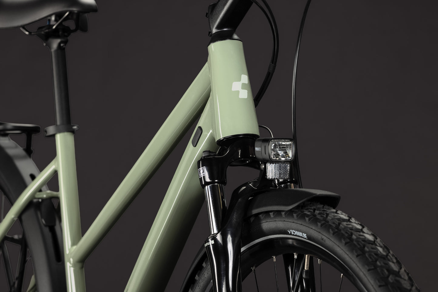CUBE Nature ONE FE Trapeze Trekkingrad 2027, Sattel und Sitzposition