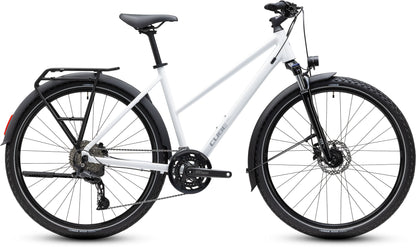 CUBE Nature Pro FE Trapeze Trekkingrad 2027 in metallicwhite und reflex, Seitenansicht