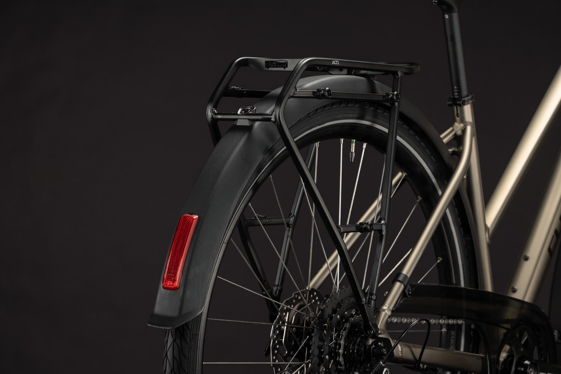 CUBE Touring ONE Trapeze Trekkingrad 2027, Sattel und Sitzposition