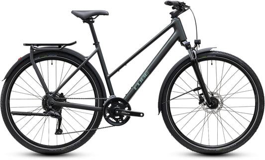 CUBE Kathmandu ONE Trapeze Trekkingrad 2027 in blackforest und chrome, Seitenansicht