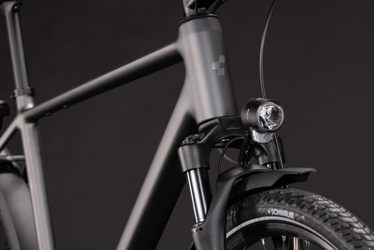 CUBE Kathmandu Pro Trekkingrad 2027, Sattel und Sitzposition