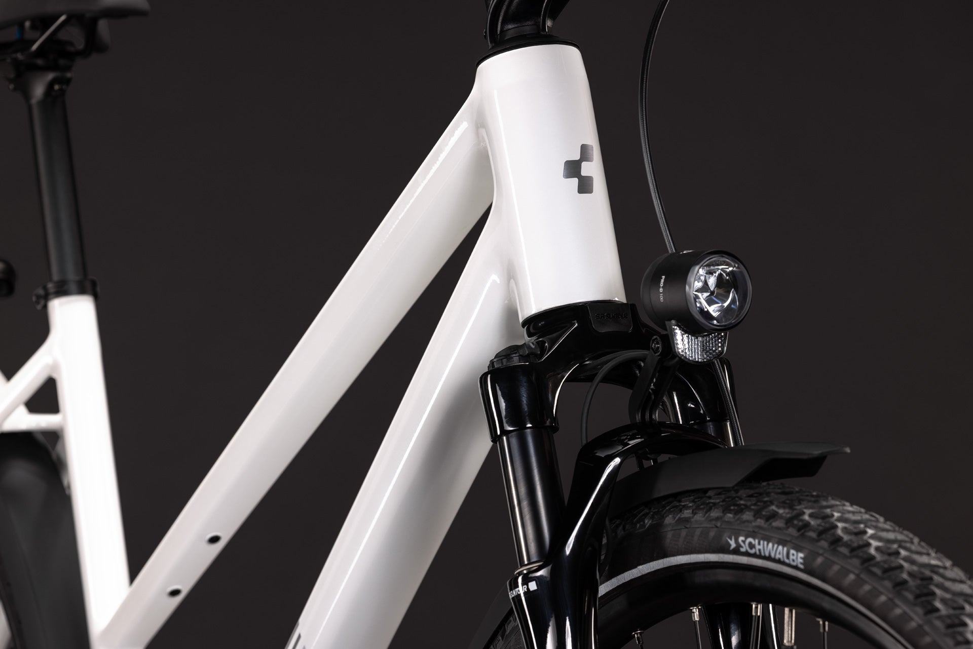 CUBE Kathmandu Pro Trapeze Trekkingrad 2027, Sattel und Sitzposition