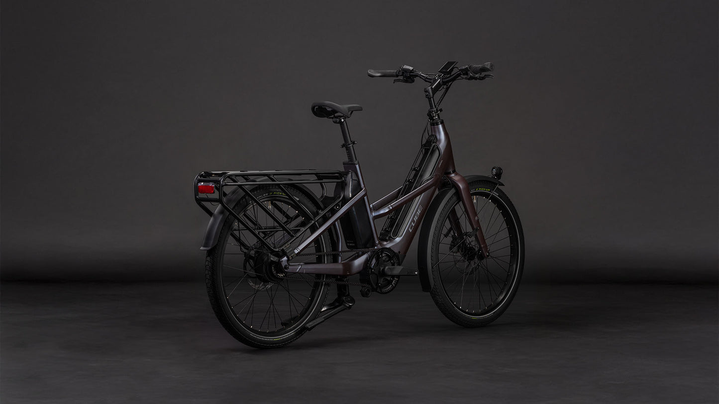 Produktbild: Cube Longtail Hybrid Comfort 800 haze´n´reflex, Schrägansicht (schwarzer Hintergrund)