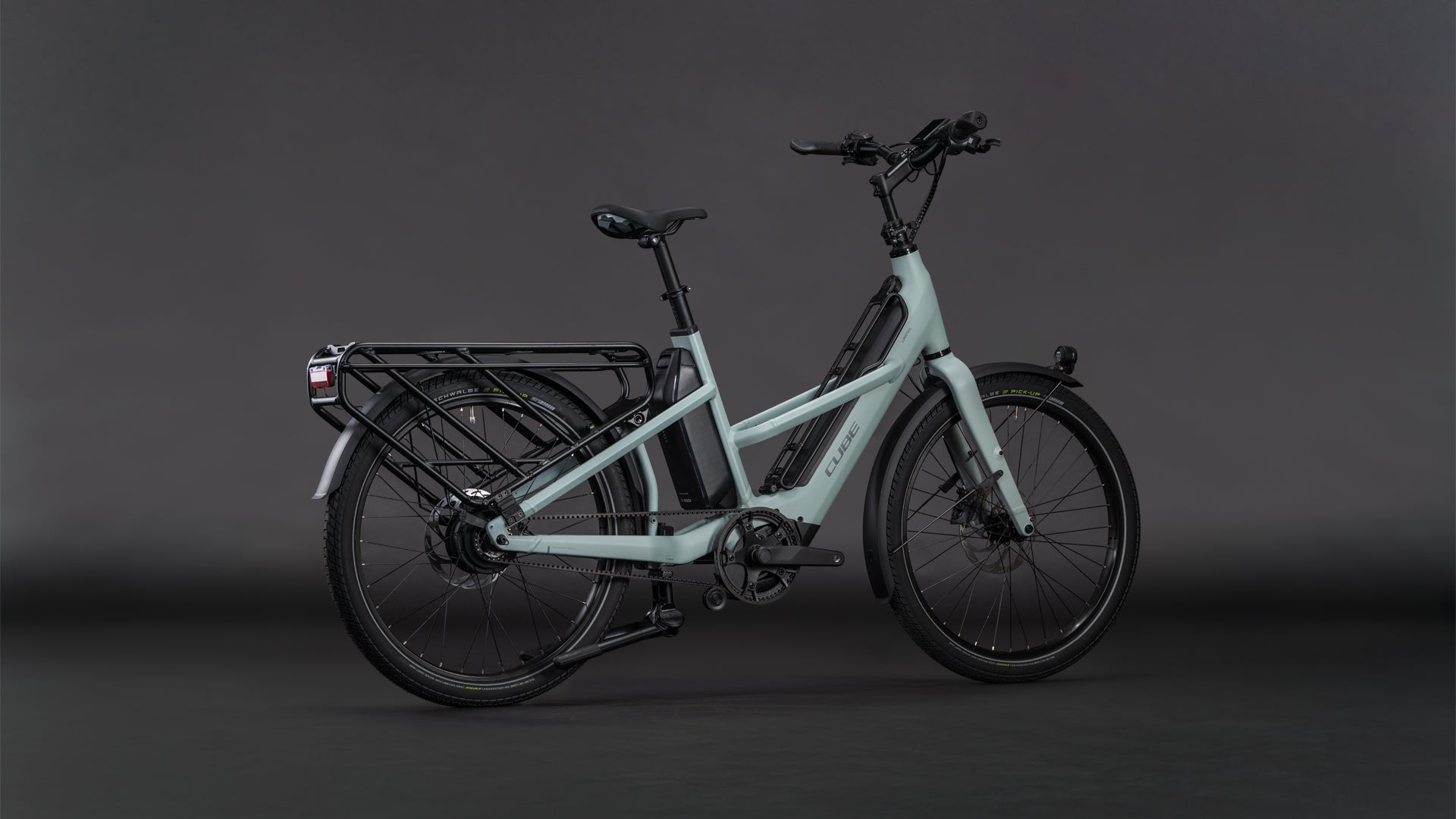 Produktbild: Cube Longtail Hybrid Comfort 800 mineralgrey´n´reflex, Schrägansicht (schwarzer Hintergrund)