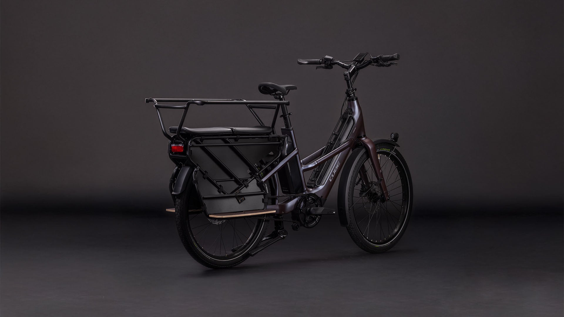 Produktbild: Cube Longtail Hybrid Comfort Family 800 haze´n´reflex, Schrägansicht (schwarzer Hintergrund)