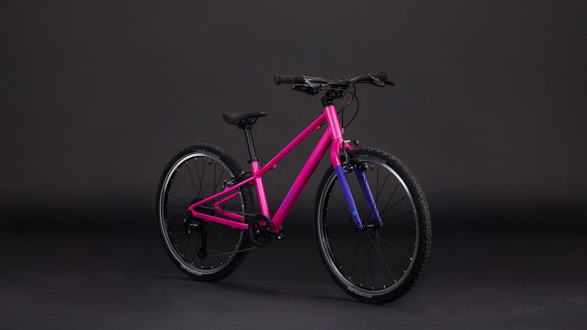 Produktbild: Cube Numove 240 fucsia´n´plum, Schrägansicht (schwarzer Hintergrund)