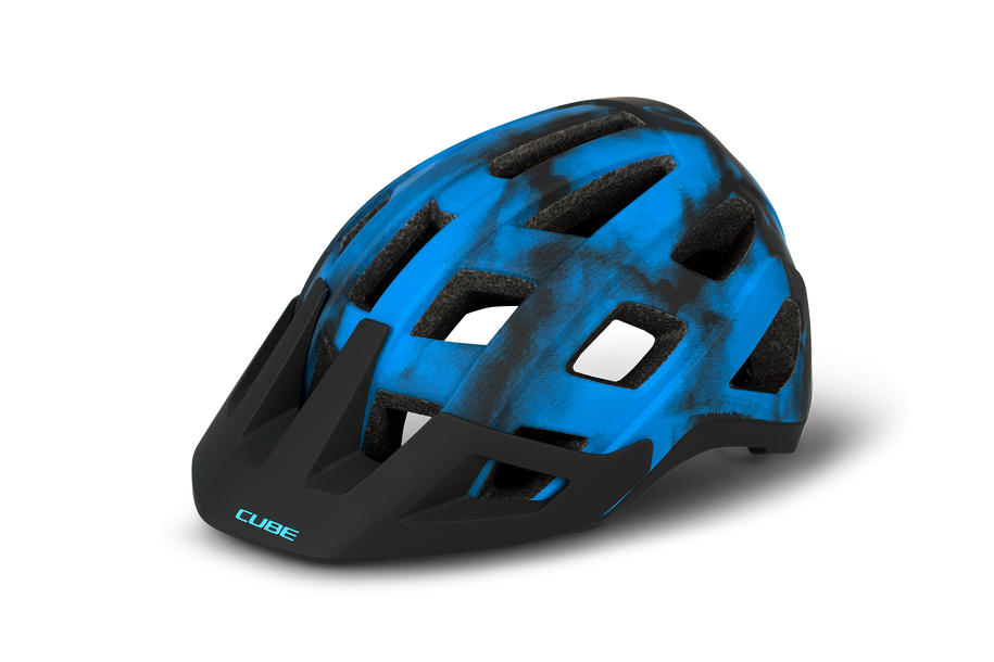Ein CUBE Helm BADGER / MTB Enduro Helm von Cube, in blau und schwarz mit mehreren Belüftungsöffnungen und einem gebrandeten Frontvisier, steht auf einem schlichten weißen Hintergrund.